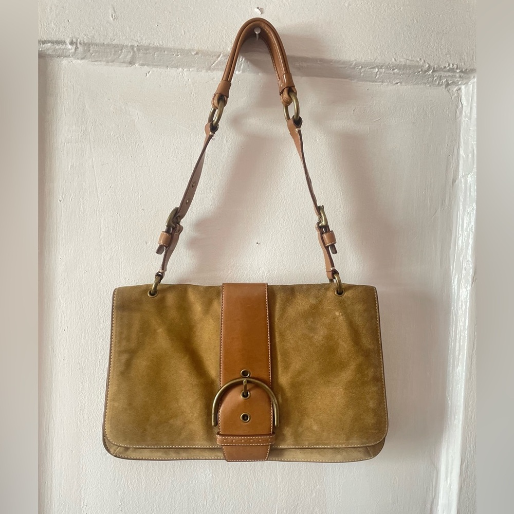 Gorgeous Vintage leather & Swede Coach shoulder bag in camel Colour